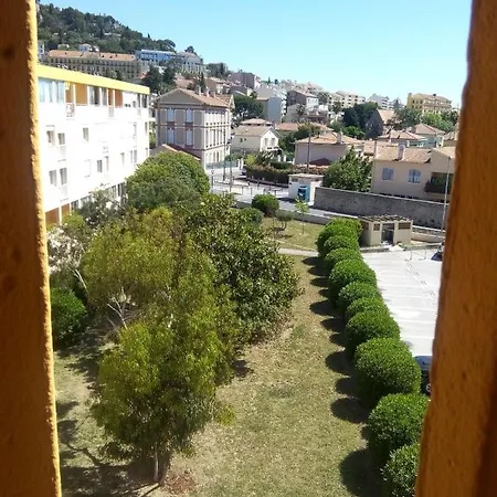 En Duplex Au 3ième étage Sans Ascenseur Apartamento Hyères